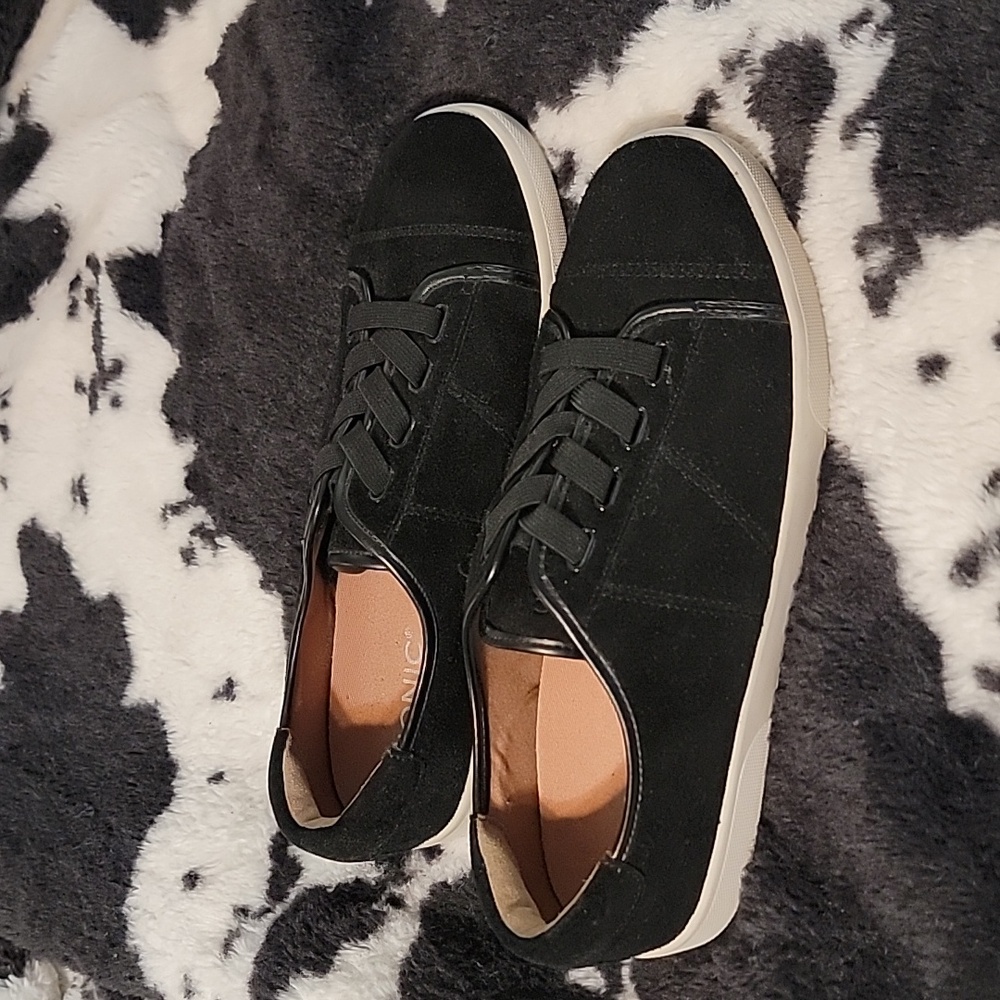 Vionic Sneakers